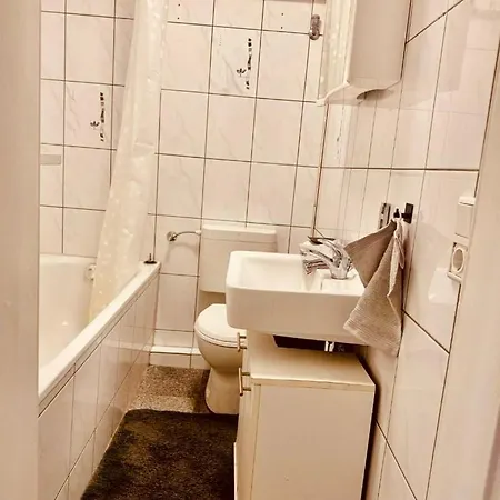 50 Qm Mit Wohnkueche, 2 Schlafzimmern Und Bad-wc *